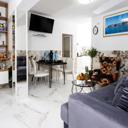 Apartament Rose Pool Deluxe *