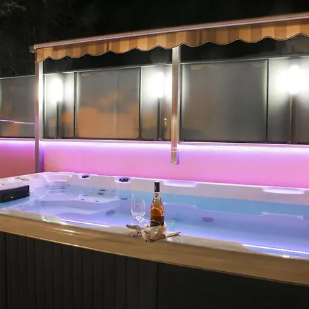 Rose Pool Deluxe