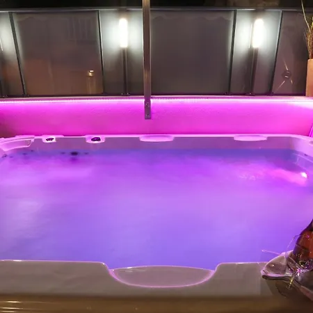 Rose Pool Deluxe Apartament