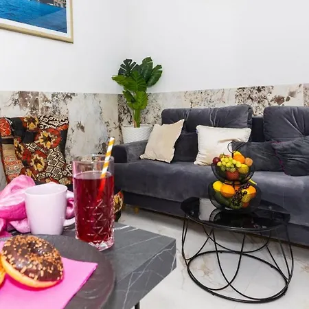 Rose Pool Deluxe Apartment